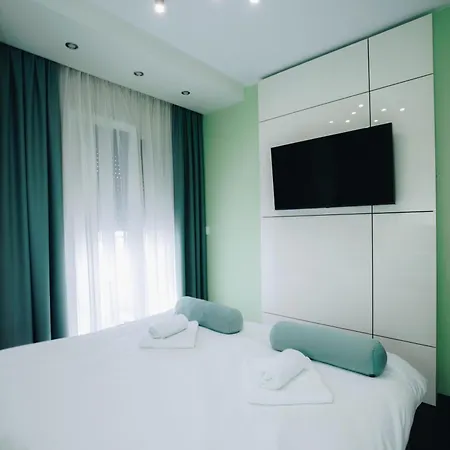 Duga Centar Lux كراغوييفاك